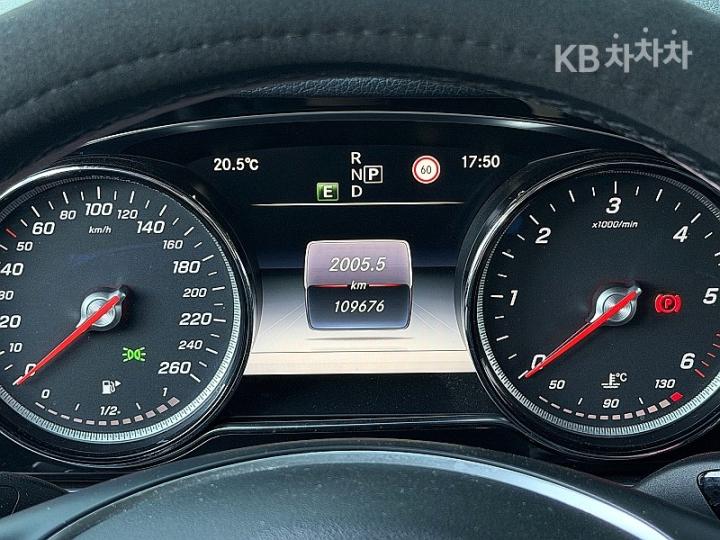 Mercedes-Benz E-Class W213 E220d Avantgarde 8