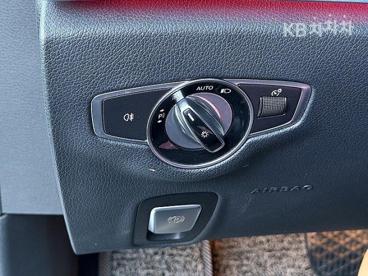 Mercedes-Benz E-Class W213 E220d Avantgarde 10