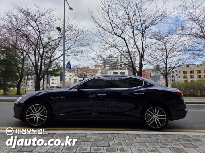 Maserati Ghibli 3.0 Diesel Sport 10