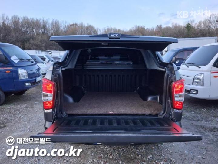 KG Mobility (Ssangyong) Rexton Sport Khan 2.2 Diesel 4WD Professional X 6