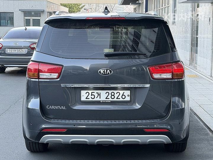 Kia Carnival 2.2 Diesel Prestige 3