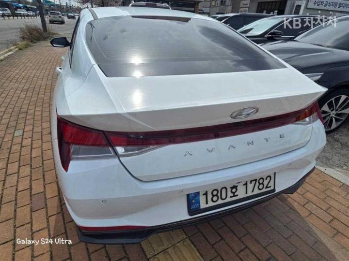 Hyundai Avante Hybrid CN7 Modern 4