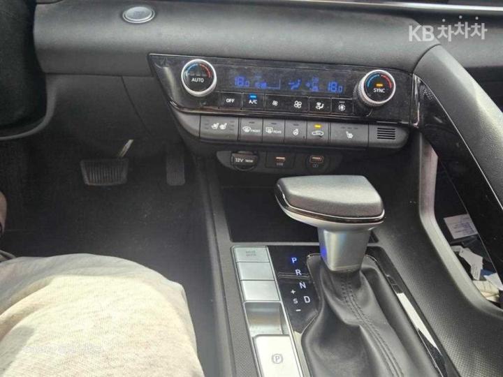 Hyundai Avante Hybrid CN7 Modern 7