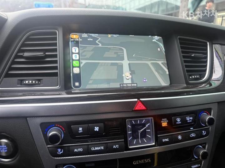 Genesis G80 2.2D AWD Premium Luxury 5