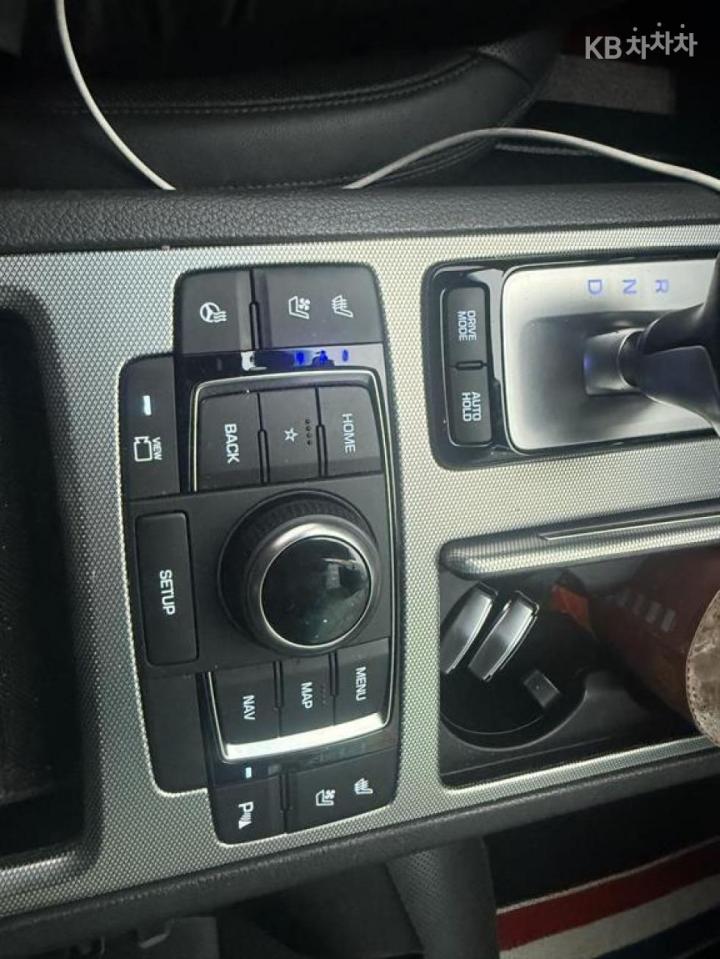 Genesis G80 2.2D AWD Premium Luxury 8