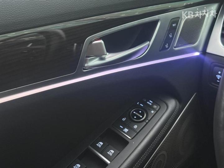 Genesis G80 2.2D AWD Premium Luxury 10