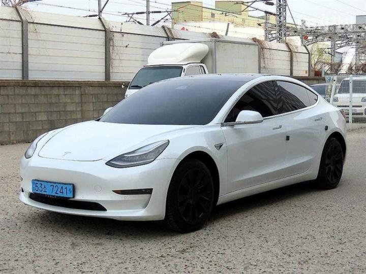 Tesla Model 3 Long Range 3