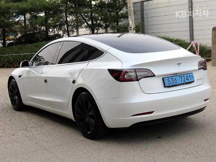 Tesla Model 3 Long Range 4