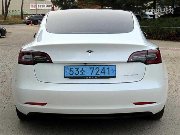 Tesla Model 3 Long Range 5