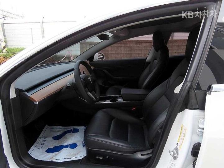 Tesla Model 3 Long Range 6