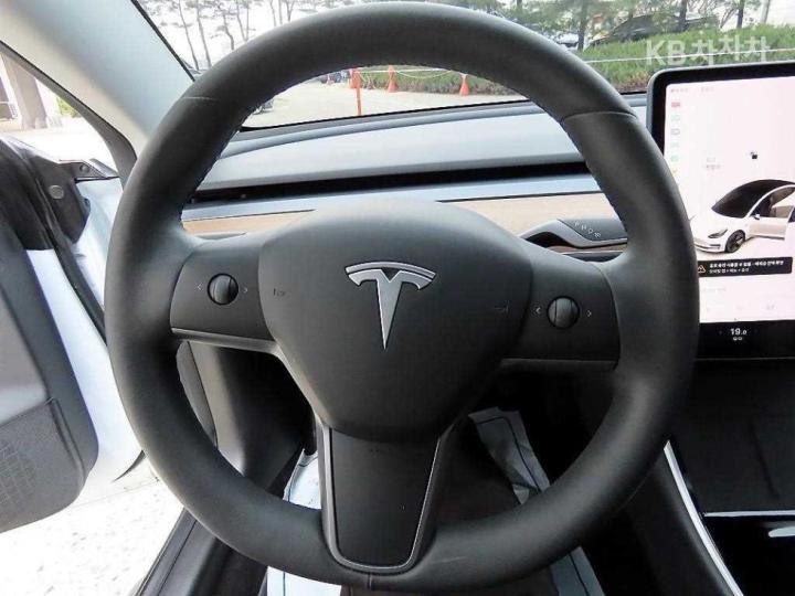 Tesla Model 3 Long Range 9