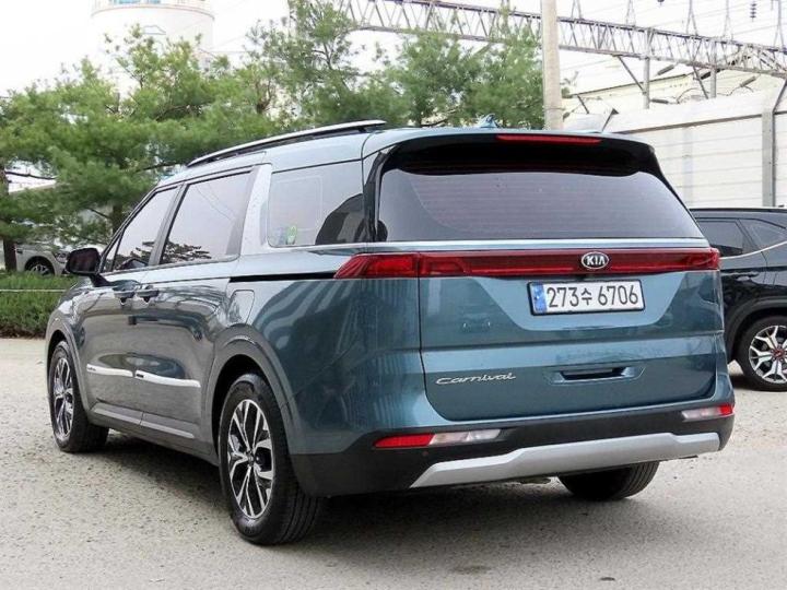 Kia Carnival D2.2 Prestige 4