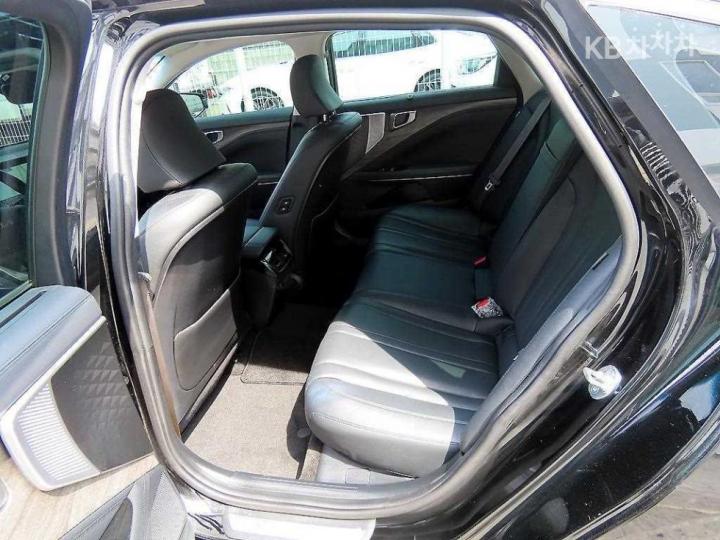 Kia K8 2.5 Gasoline Noblesse 7