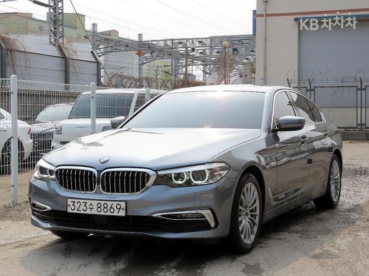 BMW 5 Series G30 520i Luxury 3