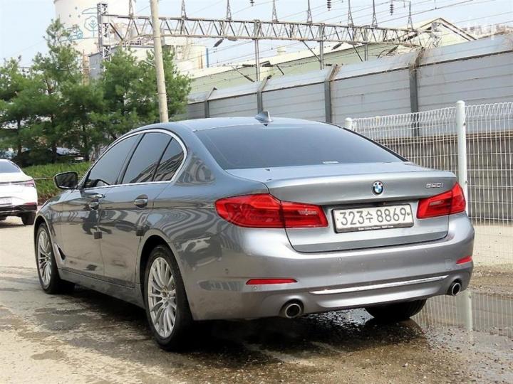 BMW 5 Series G30 520i Luxury 4