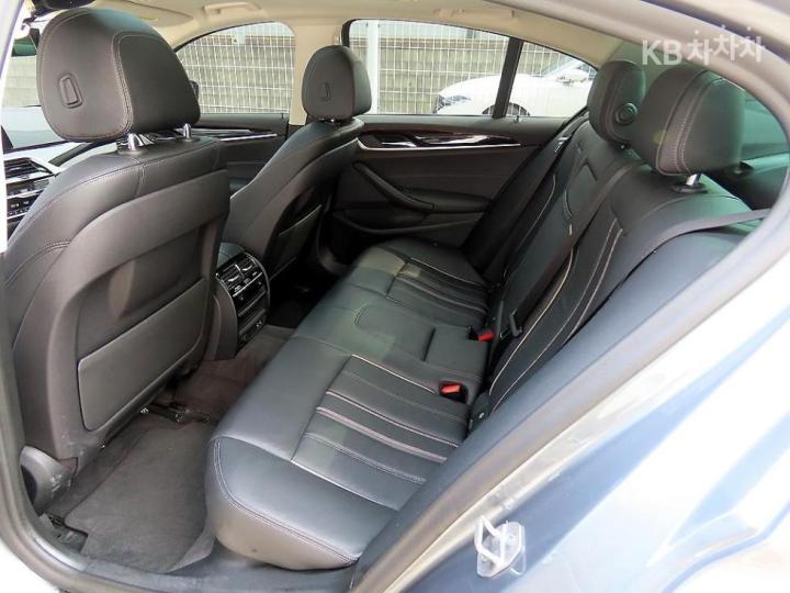 BMW 5 Series G30 520i Luxury 7