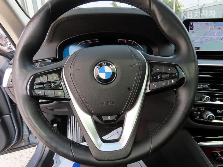 BMW 5 Series G30 520i Luxury 9