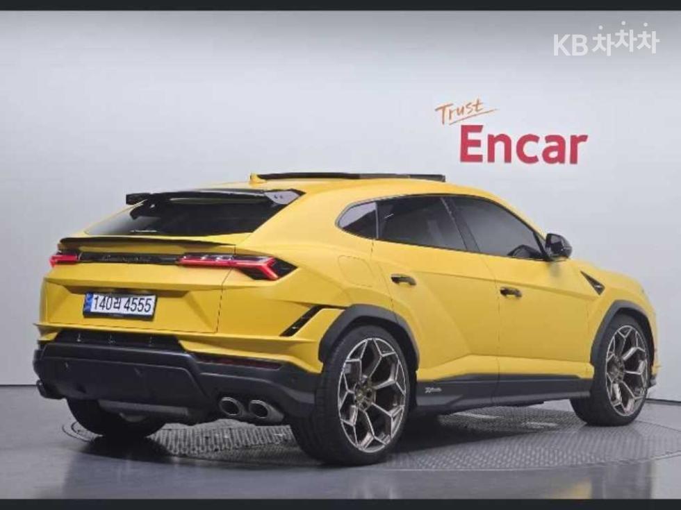 2024 Lamborghini Used Car photo