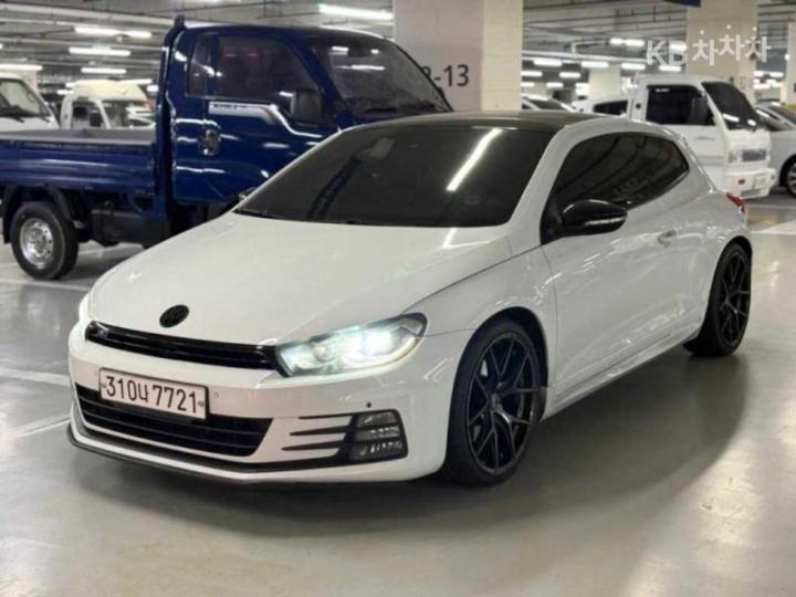 Volkswagen Scirocco 2.0 TDI R-line 2
