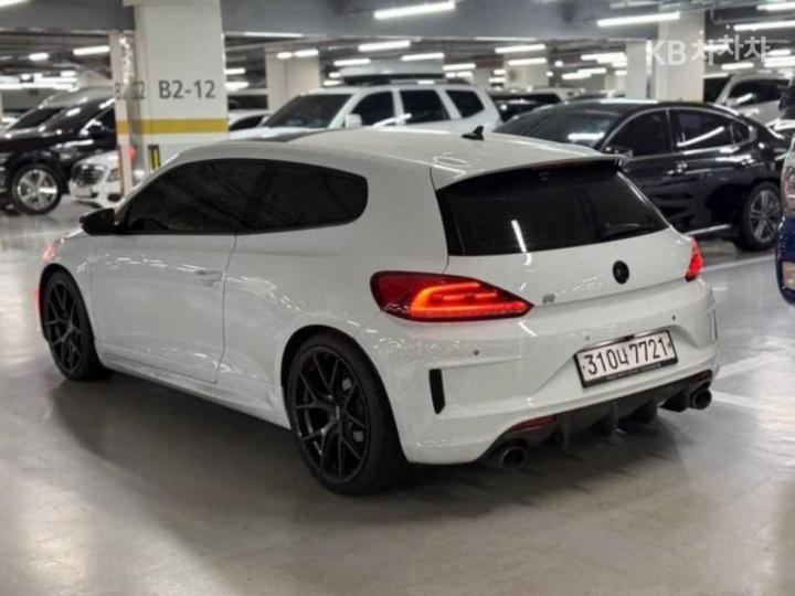 Volkswagen Scirocco 2.0 TDI R-line 4