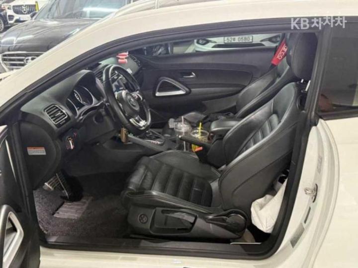 Volkswagen Scirocco 2.0 TDI R-line 9