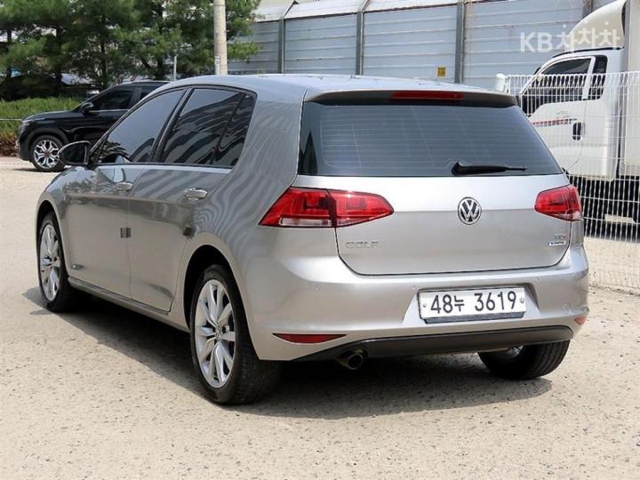 Volkswagen Golf 1.6 TDI BlueMotion MK7 4