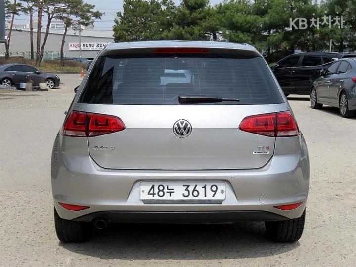 Volkswagen Golf 1.6 TDI BlueMotion MK7 5