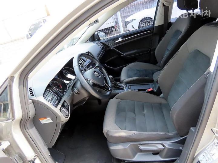 Volkswagen Golf 1.6 TDI BlueMotion MK7 6