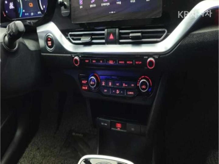 Kia Niro Plus EV Air 8