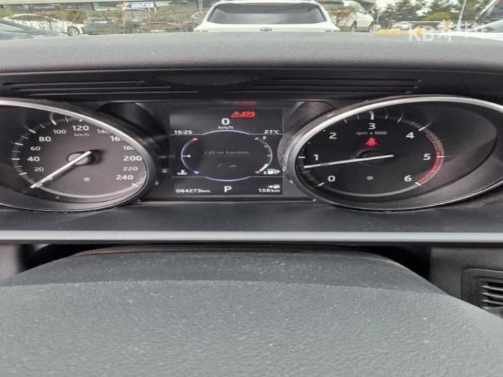 Land Rover Discovery 5 2.0 SD4 SE 4