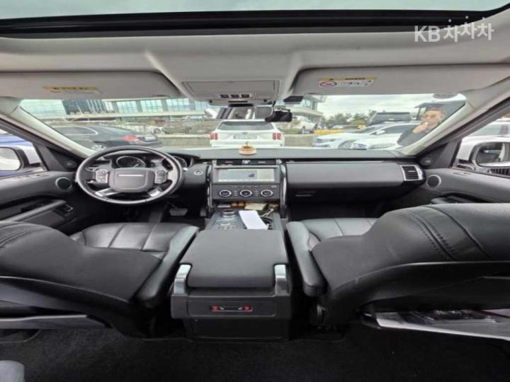 Land Rover Discovery 5 2.0 SD4 SE 6