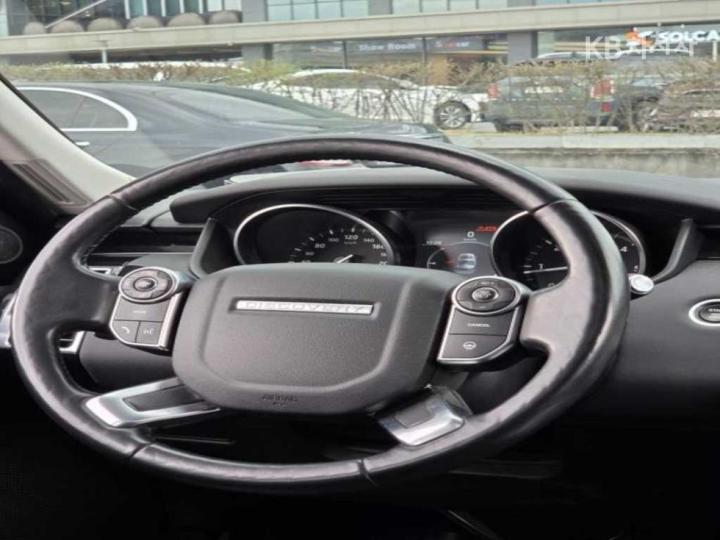 Land Rover Discovery 5 2.0 SD4 SE 8