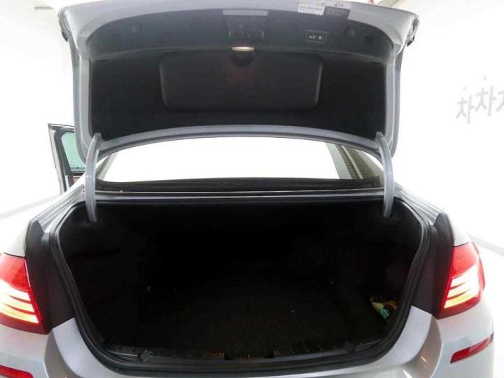 BMW 5 Series New 520d xDrive M Aerodynamic F10 6