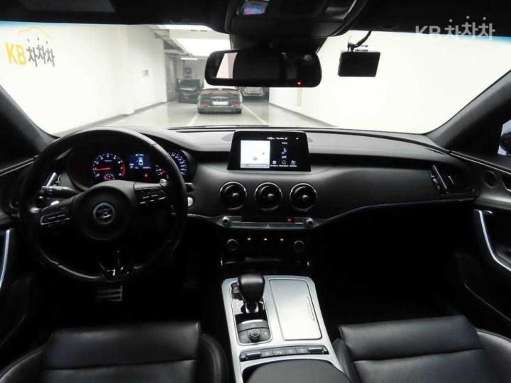 Kia Stinger 2.0 Turbo 2WD Platinum 8