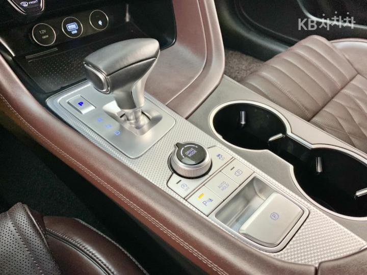 Genesis G70 2.0T Standard 10