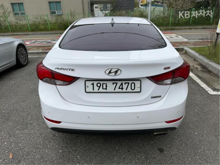 Hyundai Avante 1.6 GDi Million Limited 5