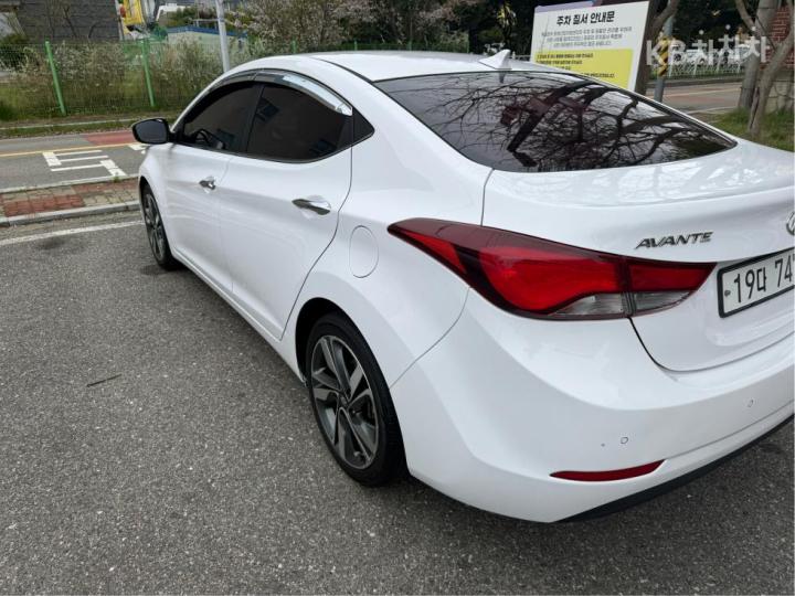 Hyundai Avante 1.6 GDi Million Limited 6