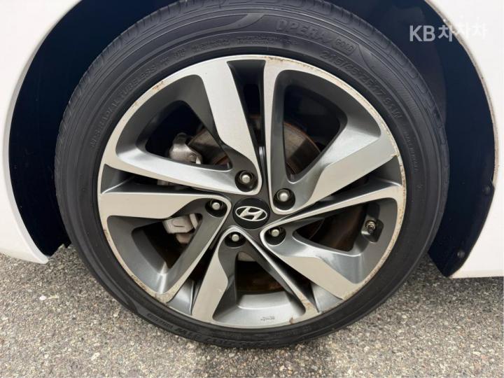 Hyundai Avante 1.6 GDi Million Limited 9