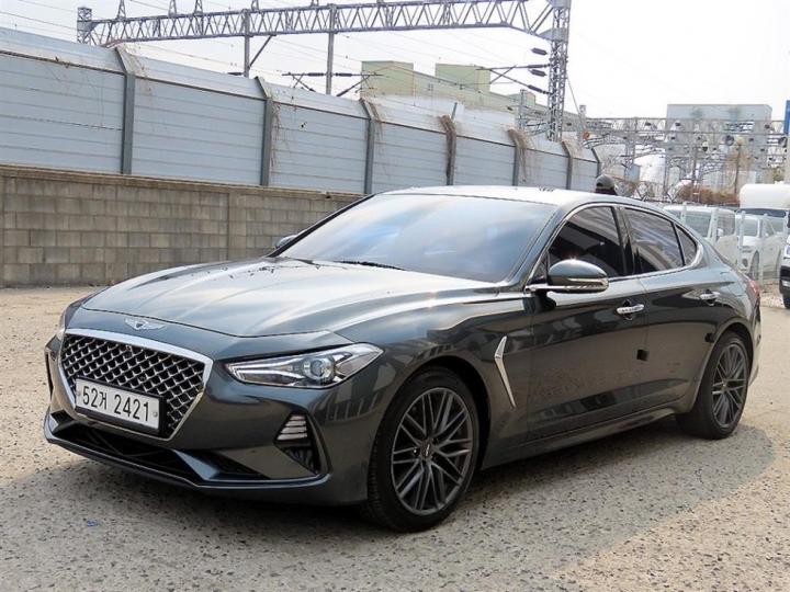 Genesis G70 2.0T Supreme 3