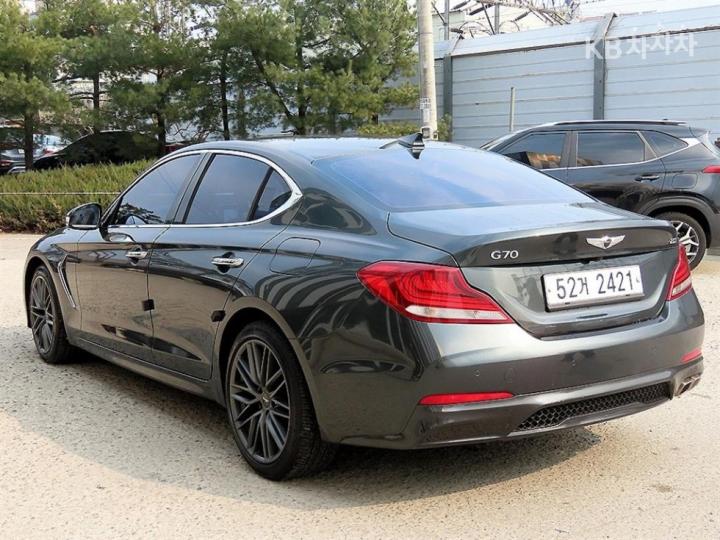 Genesis G70 2.0T Supreme 4