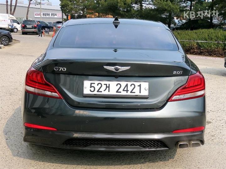 Genesis G70 2.0T Supreme 5