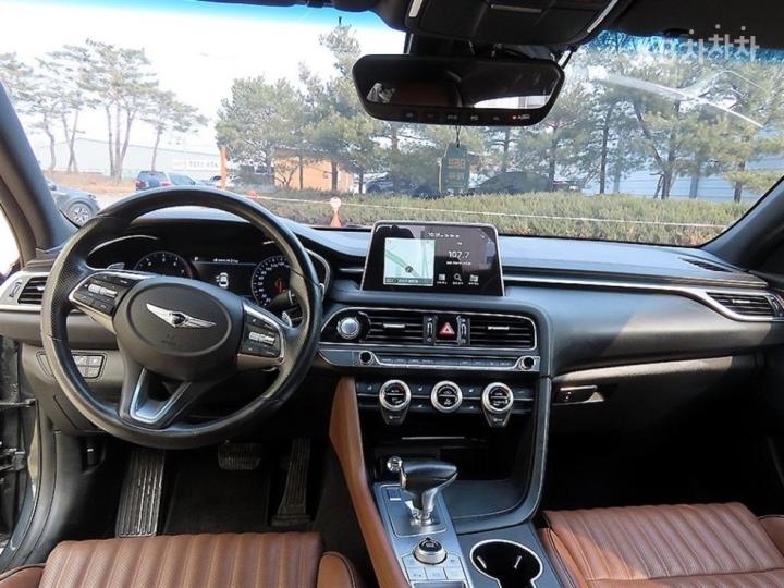 Genesis G70 2.0T Supreme 8