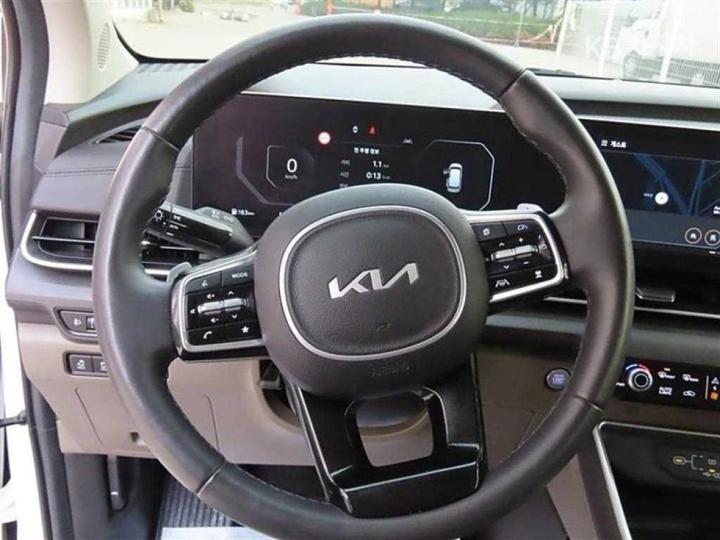Kia Carnival G3.5 GDI Prestige 8