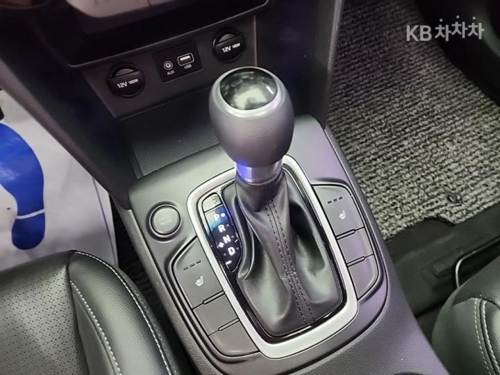 Hyundai Kona 1.6 Turbo Modern 9