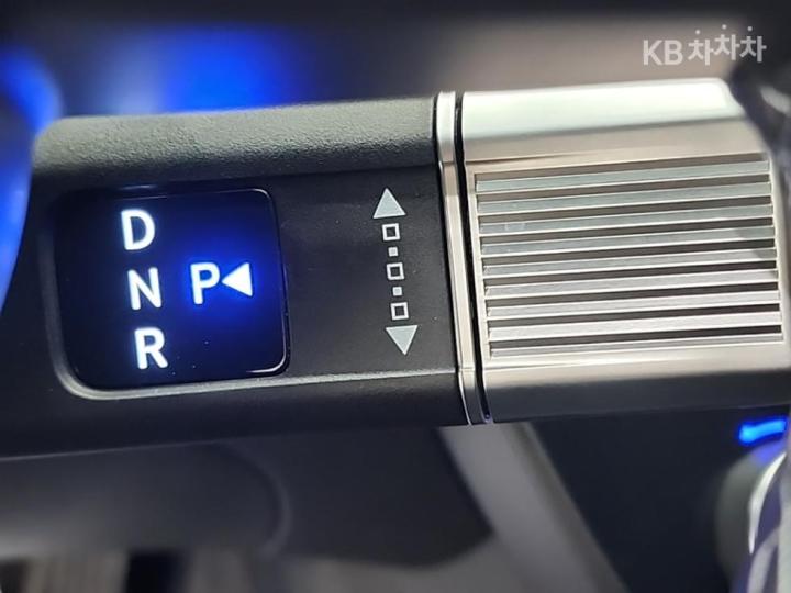 Hyundai Sonata The Edge Hybrid DN8 2.0 HEV Premium 9