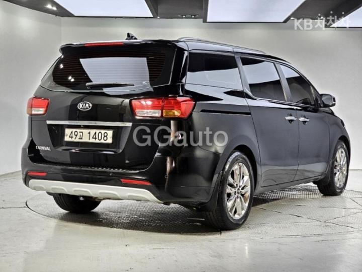 Kia Carnival 2.2 Diesel Prestige 5