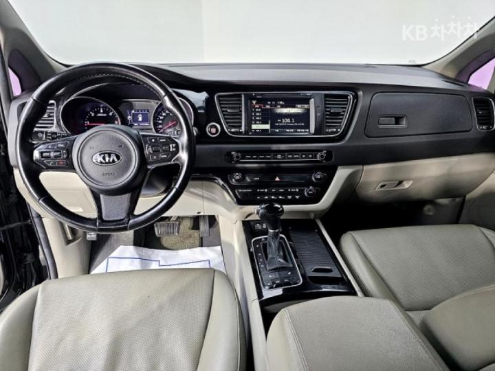 Kia Carnival 2.2 Diesel Prestige 6