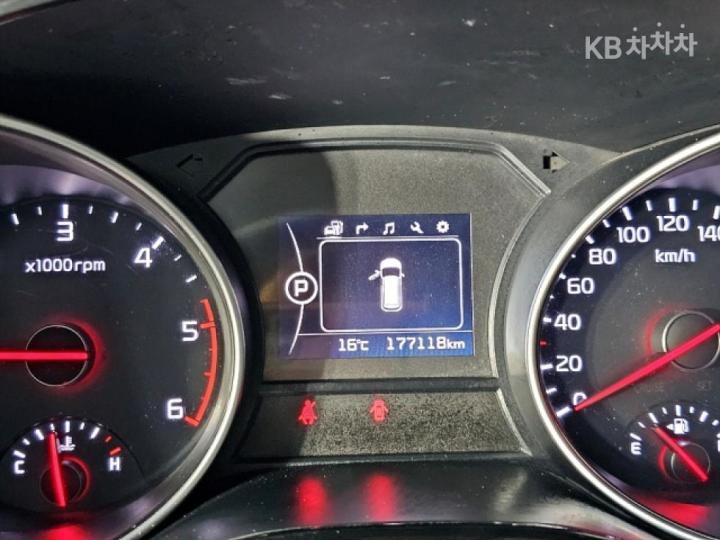 Kia Carnival 2.2 Diesel Prestige 8