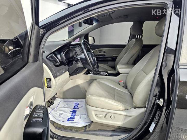 Kia Carnival 2.2 Diesel Prestige 9