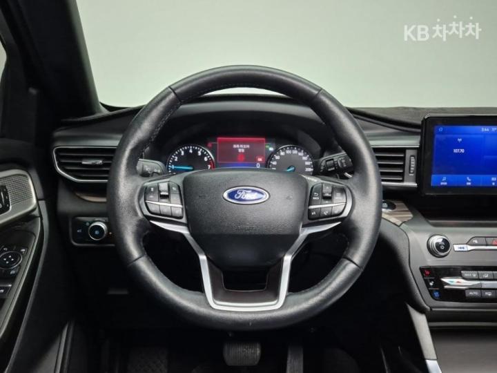 Ford Explorer Gasoline Turbo 2.3 AWD Limited 10